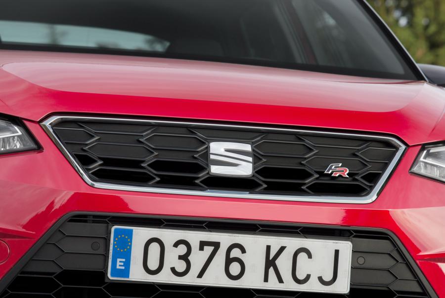 Логотип Seat Arona FR 2017 года  (WW) (фото 43 из 47)